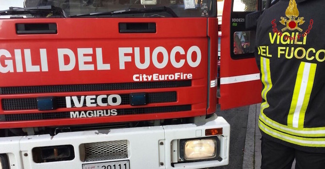 Crolla il soffitto nella cameretta del social housing: bambino in ospedale per lo shock Crolla il soffitto nella cameretta del social housing: bambino in ospedale per lo shock