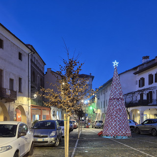 Nella ‘Via delle 5’ ci si muove tra presepi e negozi con i passaporti dei concorsi natalizi Nella ‘Via delle 5’ ci si muove tra presepi e negozi con i passaporti dei concorsi natalizi