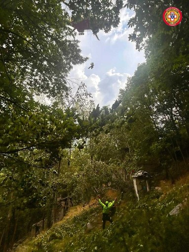 Incidente in montagna a Locana: ferito a una gamba un escursionista tedesco