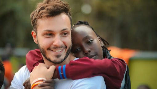 Al Cinema Fratelli Marx, l'attivista Nicolò Govoni presenta il documentario &quot;School of life&quot;