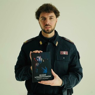 Sebastiano Vitale, alias Revman, al Salone Off: il poliziotto che usa il rap come ponte tra giovani e legalità