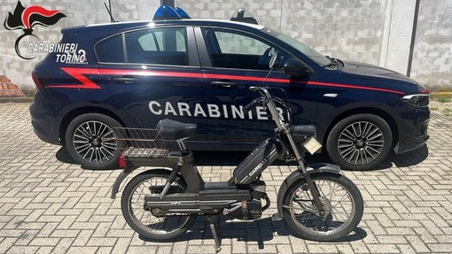 Gli rubarono il motorino 42 anni fa: il ricordo d'adolescenza ritorna al proprietario, ora 58enne Gli rubarono il motorino 42 anni fa: il ricordo d'adolescenza ritorna al proprietario, ora 58enne