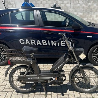 Gli rubano lo scooter 42 anni fa: il ricordo d'adolescenza ritorna al proprietario, ora 58enne