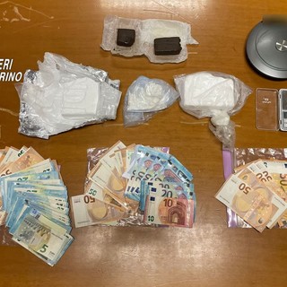 Marito e moglie spacciano droga al Lago Sirio: il blitz in casa dei Carabinieri