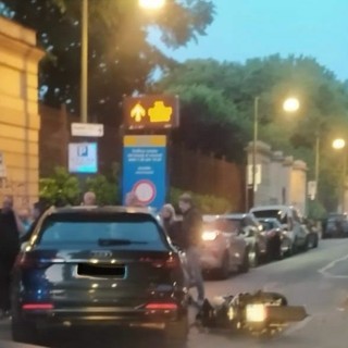 Scontro tra auto e moto in Quadrilatero Romano: ferito il centauro