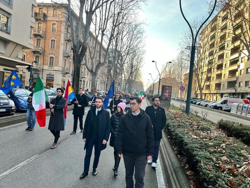 Un momento della fiaccolata
