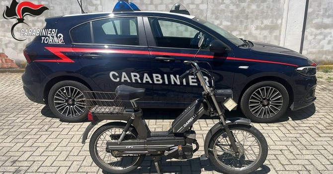 Gli rubarono il motorino 42 anni fa: il ricordo d'adolescenza ritorna al proprietario, ora 58enne Gli rubarono il motorino 42 anni fa: il ricordo d'adolescenza ritorna al proprietario, ora 58enne