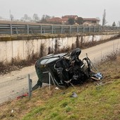 Esce di strada in tangenziale: incidente lungo la Torino-Pinerolo