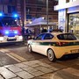 Accoltellato in piazza Borgo Dora, è caccia all’aggressore