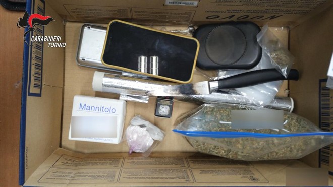 Spaccio di droga anche con bebè a bordo: 9 misure cautelari a Carmagnola