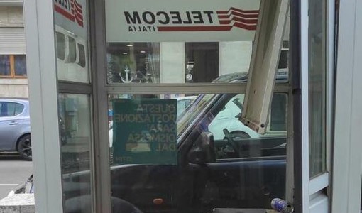 Cabine telefoniche addio in Circoscrizione 4, via a 13 rimozioni entro settembre