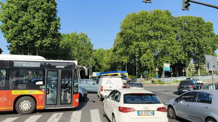 Nuovo black-out a Madonna del Pilone, Vanchiglietta e Borgo Po: traffico in tilt Nuovo black-out a Madonna del Pilone, Vanchiglietta e Borgo Po: traffico in tilt
