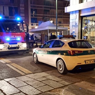 Accoltellato in piazza Borgo Dora, è caccia all’aggressore