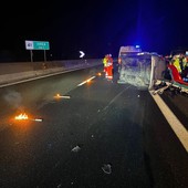 Auto ribaltata sull'A5: un ferito trasportato in ospedale a Ivrea