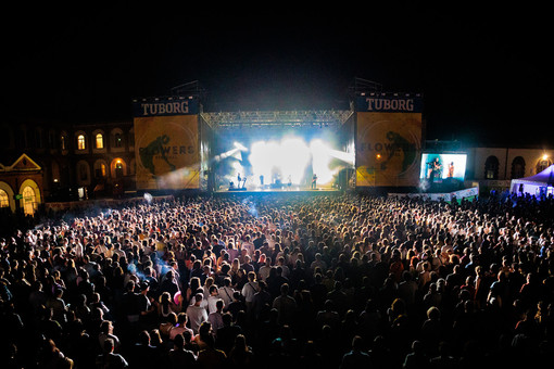10 anni di Flowers Festival: tra gli artisti Lucio Corsi, Willie Peyote, Fabri Fibra, Afterhours