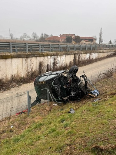 Esce di strada in tangenziale: incidente lungo la Torino-Pinerolo