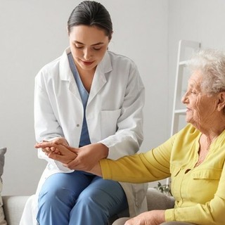 Domicare: il servizio della Clinica Fornaca che porta l’assistenza direttamente a casa Domicare: il servizio della Clinica Fornaca che porta l’assistenza direttamente a casa