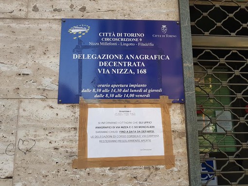 La protesta dei residenti di via Nizza a Torino: “Non chiudete l'anagrafe”