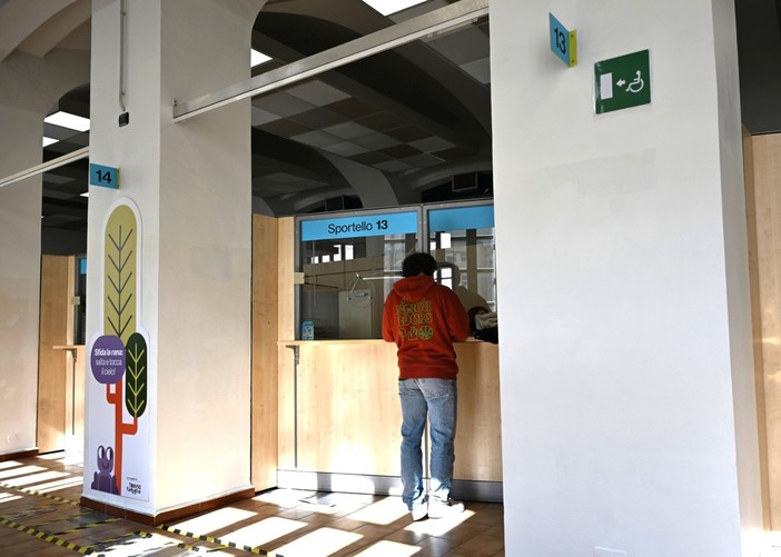 Scie colorate e giochi a muro, l’anagrafe cambia volto Scie colorate e giochi a muro, l’anagrafe cambia volto