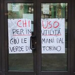 "Chiuso per inutilità", attacco agli uffici del Verde di Torino. Tresso: "Atto vile di minaccia"