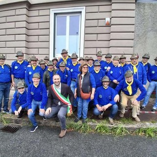 Il gruppo alpini di Borgaretto e il sindaco Cannati