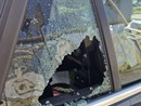 Vandali scatenati in corso Venezia, rotti i vetri delle auto in sosta