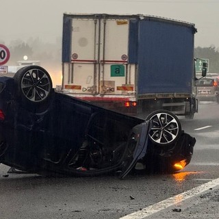 Auto si ribalta all'altezza di Stupinigi: traffico in tilt in tangenziale sud