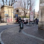 Auto ribaltata nel centro di Torino: via Carlo Ignazio Giulio chiusa Auto ribaltata nel centro di Torino: via Carlo Ignazio Giulio chiusa
