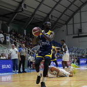 Giocatori di basket in campo