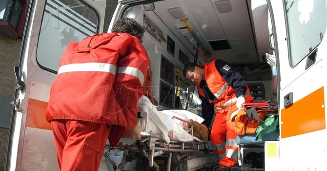 Anziana investita mentre attraversa la strada a Traves: muore per le ferite troppo gravi