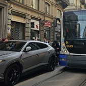 Lamborghini in malasosta blocca tram e auto in via XX Settembre
