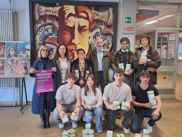 Assorbenti gratis a scuola: nasce il progetto "Senza imbarazzo" Assorbenti gratis a scuola: nasce il progetto "Senza imbarazzo"