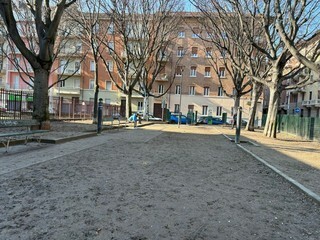 L'area cani di Piazzale Parri L'area cani di Piazzale Parri