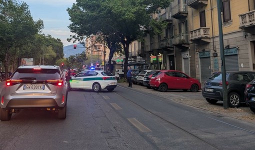 Cade un ramo sulla carreggiata: disagi al traffico in corso Belgio