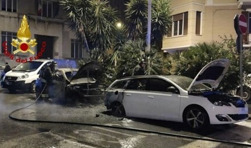 Auto a fuoco in piazza Brennero, arrestati mandante ed esecutore: le indagini tra Savona e Torino Auto a fuoco in piazza Brennero, arrestati mandante ed esecutore: le indagini tra Savona e Torino