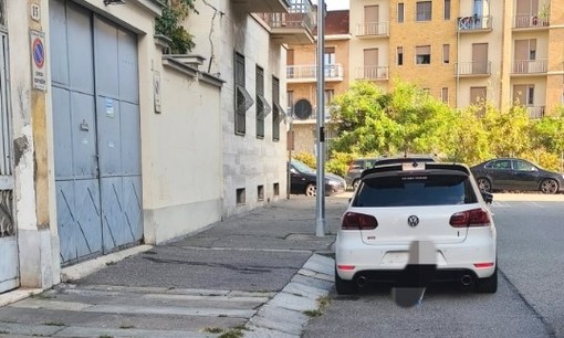Drogato, perde il controllo dell'auto e va a tamponare un'altra vettura