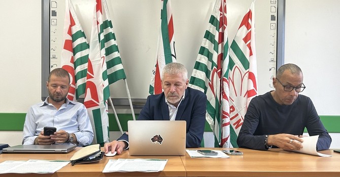 Al centro Ferdinando Uliano, segretario Fim Cisl