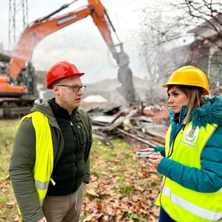 Nichelino, iniziato l'abbattimento della vecchia elementare "Papa Giovanni" Nichelino, iniziato l'abbattimento della vecchia elementare "Papa Giovanni"