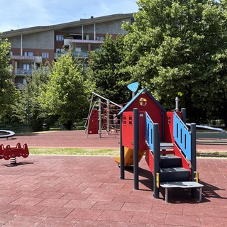 Taglio del nastro per la nuova area giochi del parco Calabria