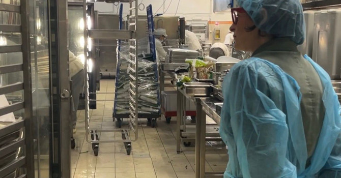 Mense scolastiche Torino, blitz dell'assessore Salerno: dal 2023 oltre 1.660 controlli