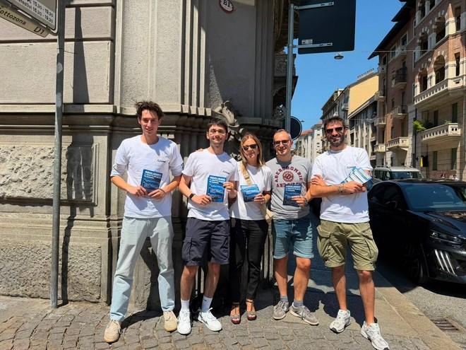 Gli attivisti di Azione Torino nelle strade della città Gli attivisti di Azione Torino nelle strade della città