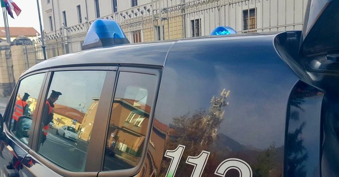 Gravere, vede i carabinieri e prova a disfarsi di una dose di crack: arrestato Gravere, vede i carabinieri e prova a disfarsi di una dose di crack: arrestato