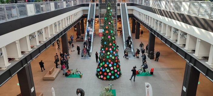A Carmagnola torna l'albero del sorriso per il Natale dei bimbi di UGI