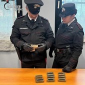 Le manette dei carabinieri scattate per un 33enne e un 42enne Le manette dei carabinieri scattate per un 33enne e un 42enne