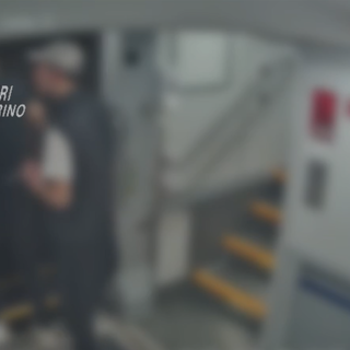 Un fotogramma dell'aggressione sul treno Torino-Bardonecchia