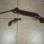 La refurtiva e le armi recuperate dai carabinieri