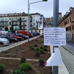 Una foto dell'aiuola di piazza don Albera