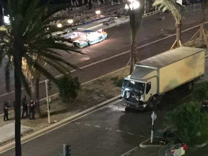 Coppia torinese sopravvissuta alla strage di Nizza: &quot;Sono vittime terrorismo&quot;. Condannato Viminale