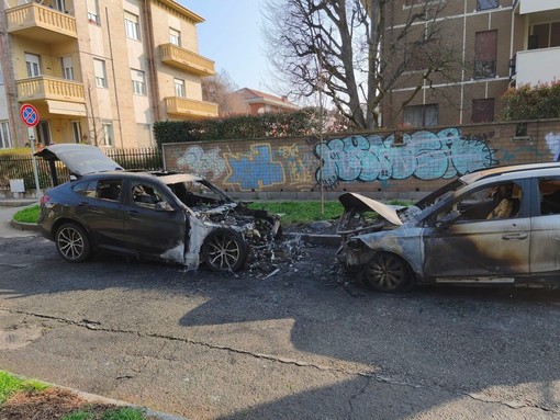 Incendio vicino alla Pellerina, a fuoco due auto