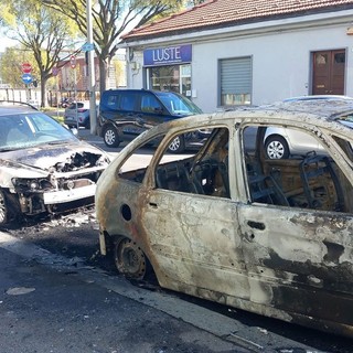 Auto bruciate in zona Aeronautica
